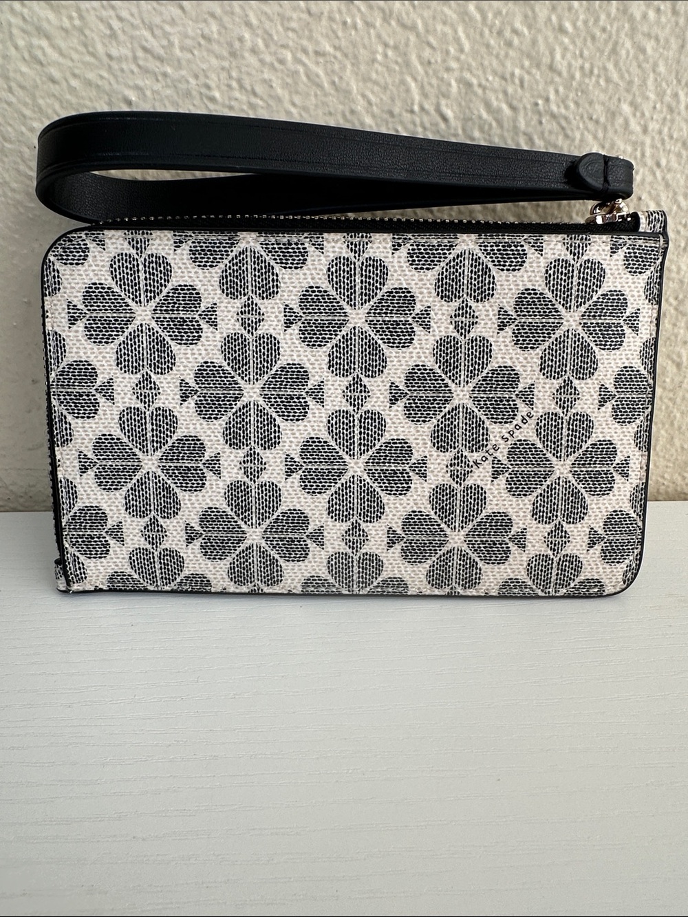 EUC Kate Spade 2 pc LUCY Spade flower corner zip wristlet & card case - Picture 4 of 9